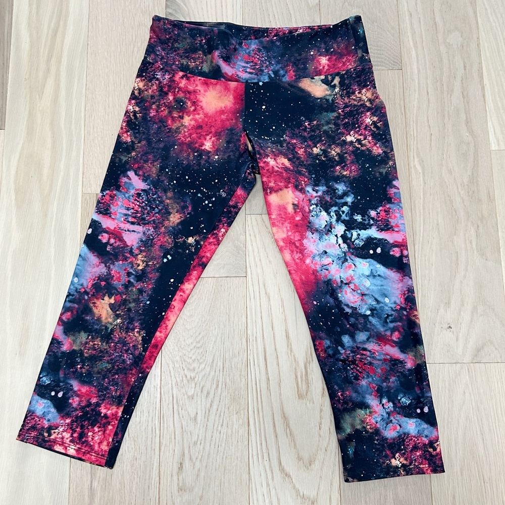Onzie 3/4 Workout Leggings with Galaxy Print • Size M